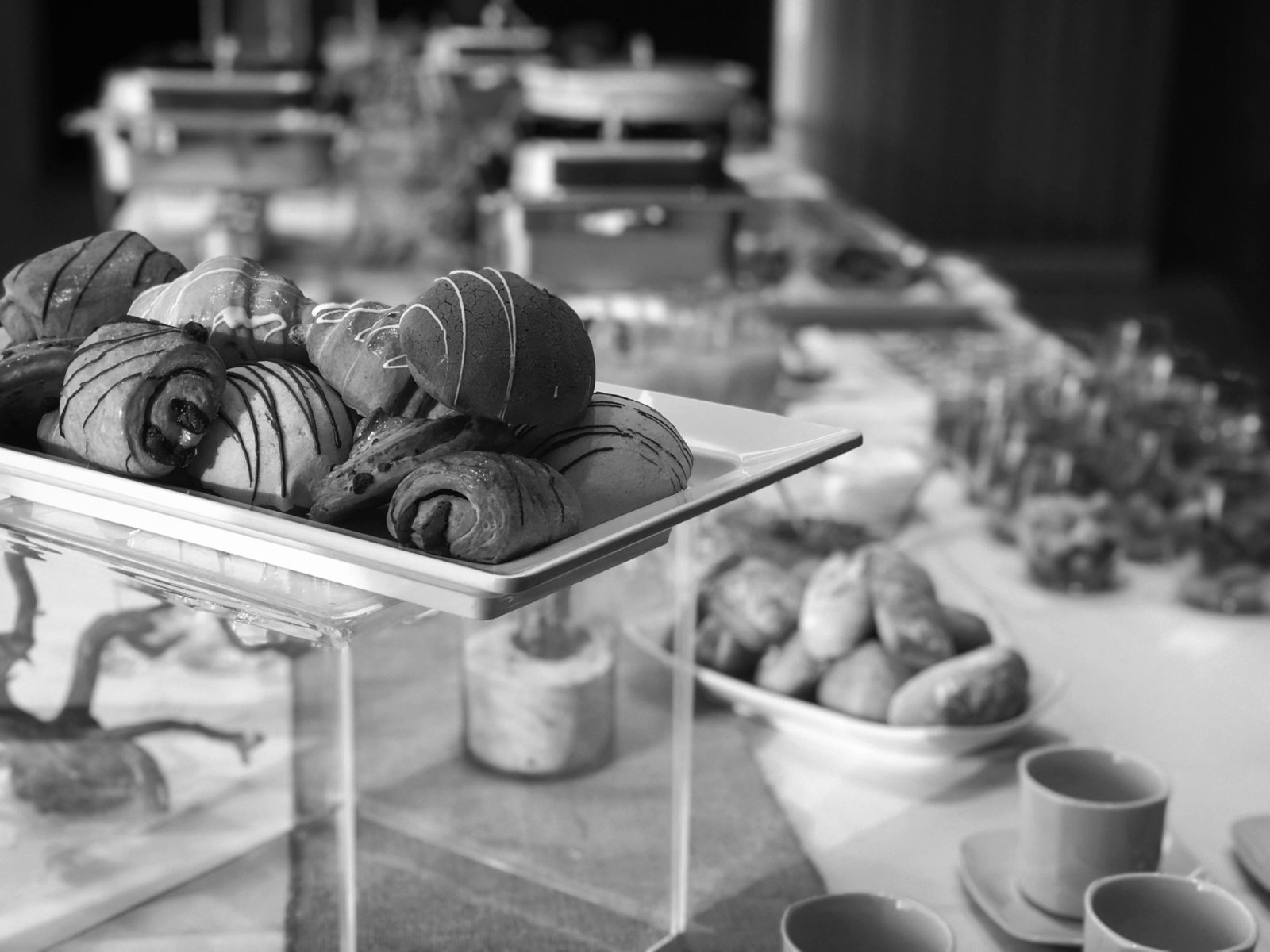Pan dulce en base de acrílico, en blanco y negro